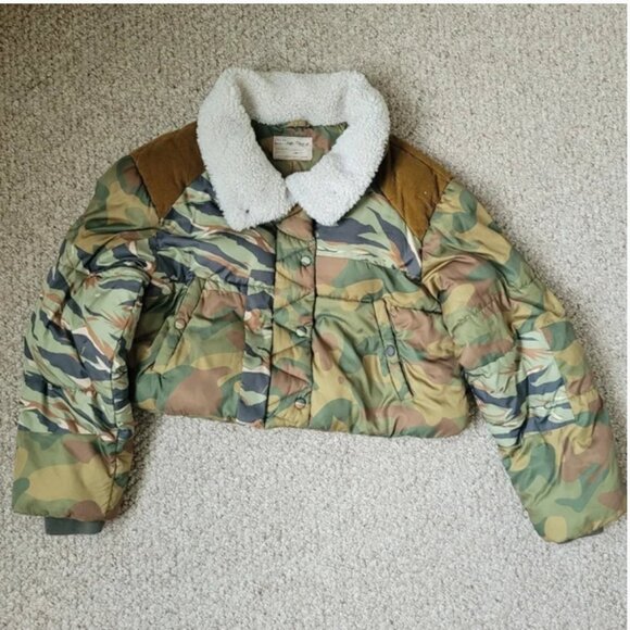 Free People West Coast Puffer Camouflage Print Cropped Jacket size XL - Picture 4 of 7